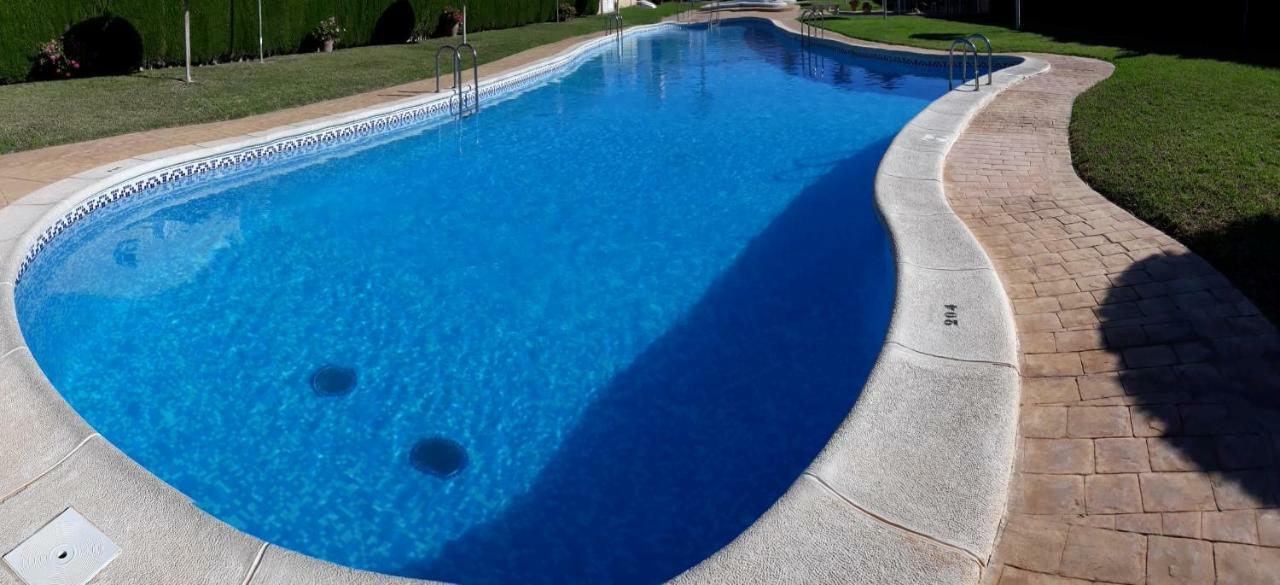 Fabulous Detached Large Villa 5 Bedrooms 3 Bathrooms Backing Onto Villamartin Golf Course Exterior photo