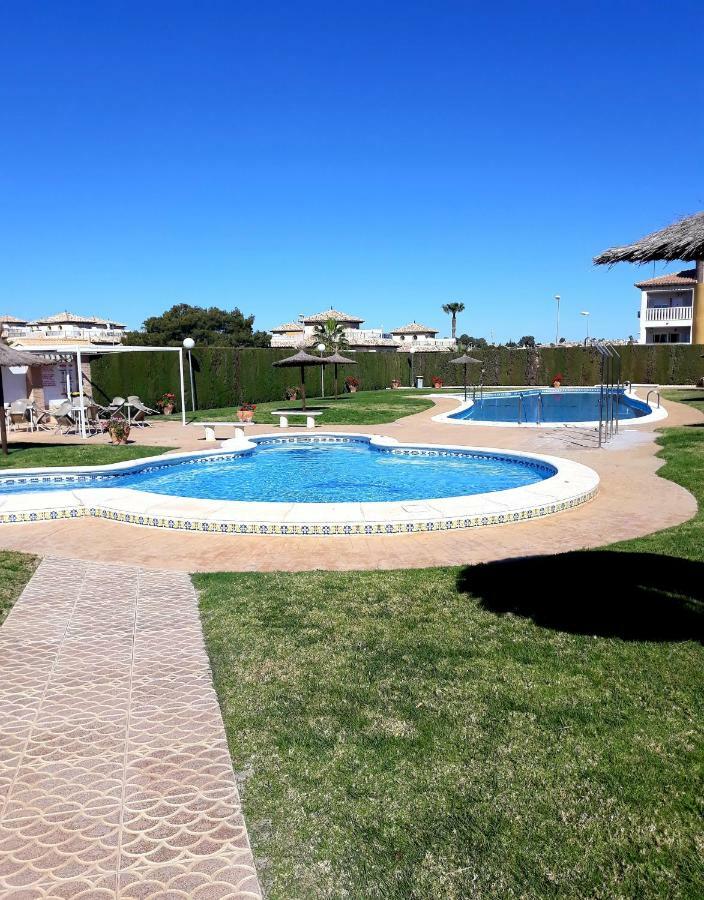 Fabulous Detached Large Villa 5 Bedrooms 3 Bathrooms Backing Onto Villamartin Golf Course Exterior photo